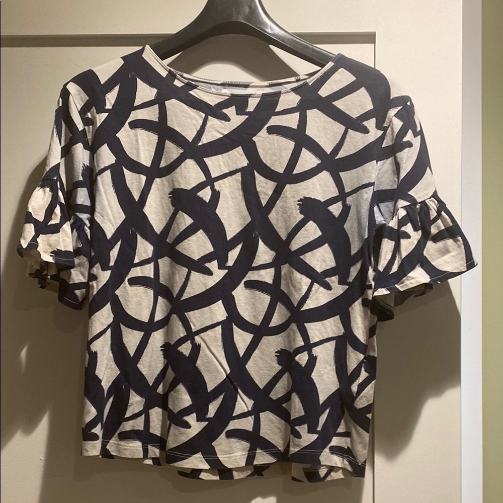 Abstract Patterned Ruffle Sleeve Top by Sfera Basic size S